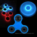 Leuchten in dunklen Fingerspitzen Gyro / dreieckige Rotation Fingerspitzen Magic Gyro / LED -Blitz -Dekompression Spielzeug